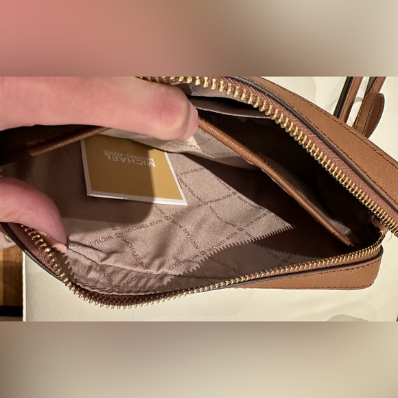 Michael Kors Large EW Jet Set Crossbody- Brown & Tan NWT - Picture 7 of 16